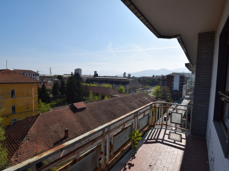 Pinerolo---Appartamento-ultimo-piano-angolare-