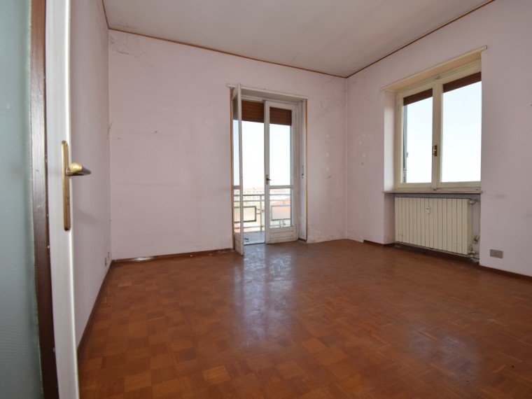 Pinerolo---Appartamento-ultimo-piano-angolare-