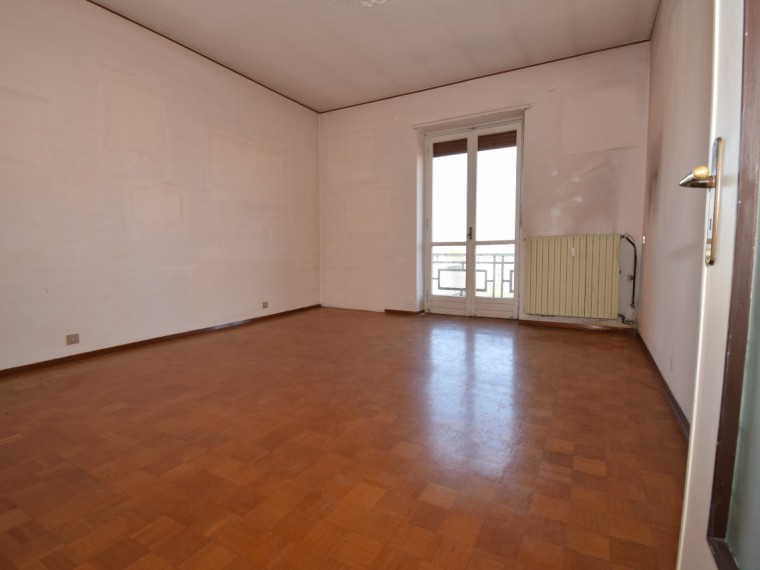 Pinerolo---Appartamento-ultimo-piano-angolare-
