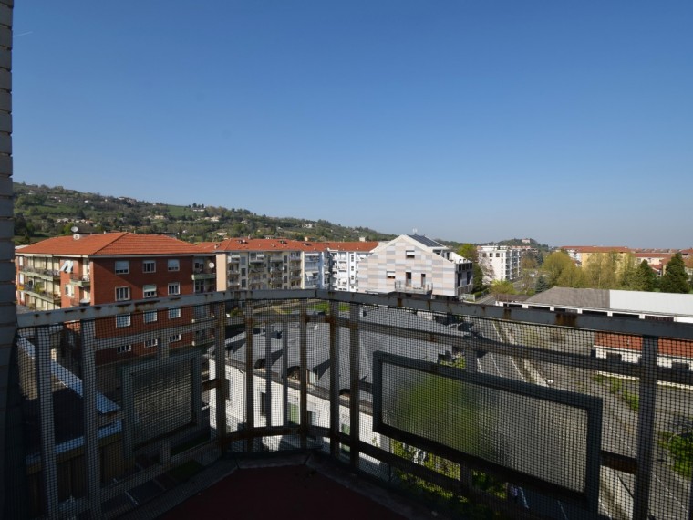 Pinerolo---Appartamento-ultimo-piano-angolare-