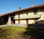 Pinerolo---Casa-da-ristrutturare-con-giardino-e-ampie-tettoie