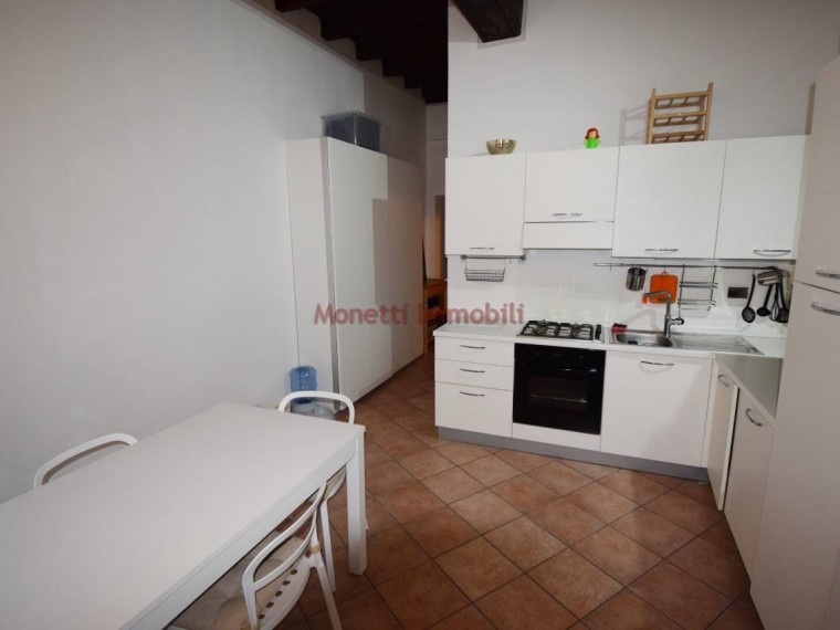 Pinerolo---Centro-storico---Palazzina-composta-da-9-alloggi-affittati