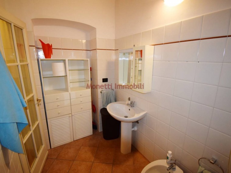 Pinerolo---Centro-storico---Palazzina-composta-da-9-alloggi-affittati