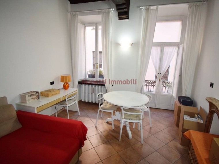 Pinerolo---Centro-storico---Palazzina-composta-da-9-alloggi-affittati