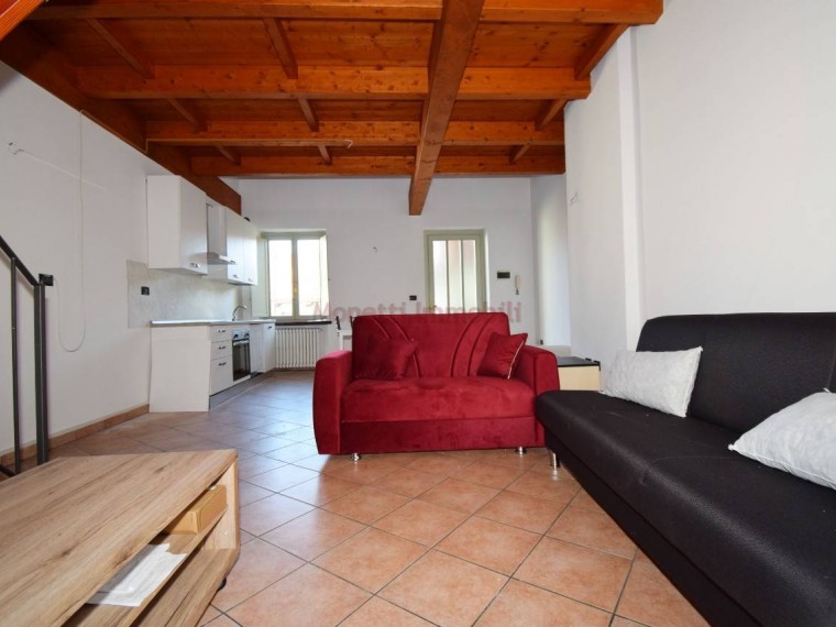 Pinerolo---Centro-storico---Palazzina-composta-da-9-alloggi-affittati