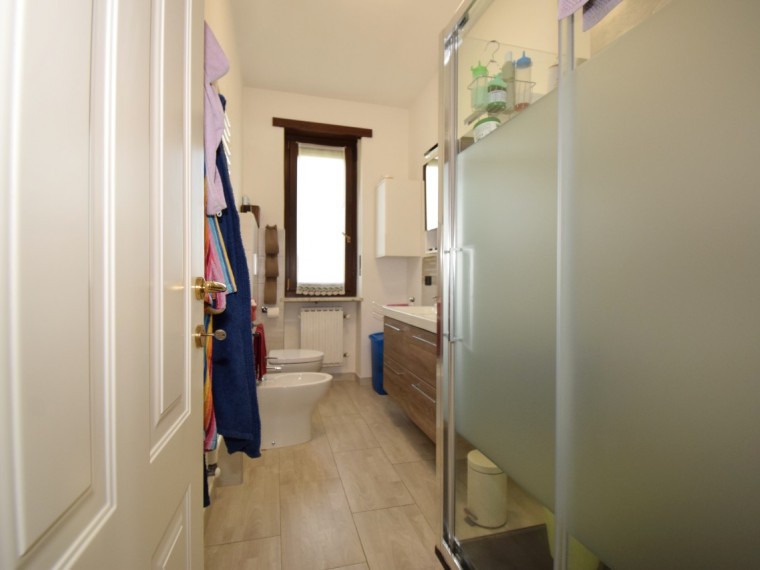 Buriasco---Alloggio-con-terrazzo-e-box-auto