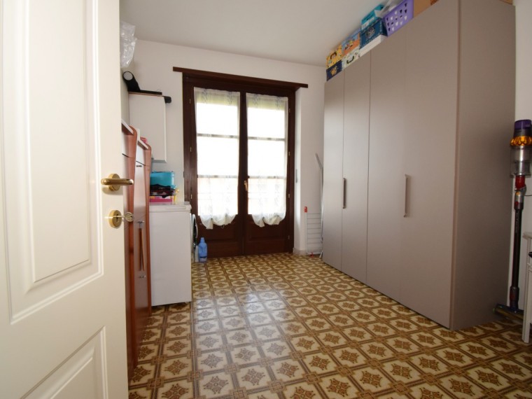 Buriasco---Alloggio-con-terrazzo-e-box-auto