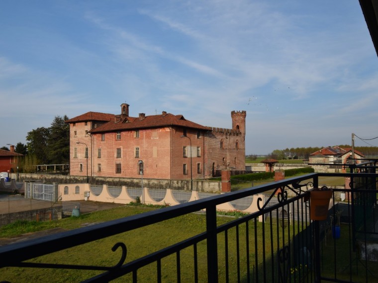 Buriasco---Alloggio-con-terrazzo-e-box-auto