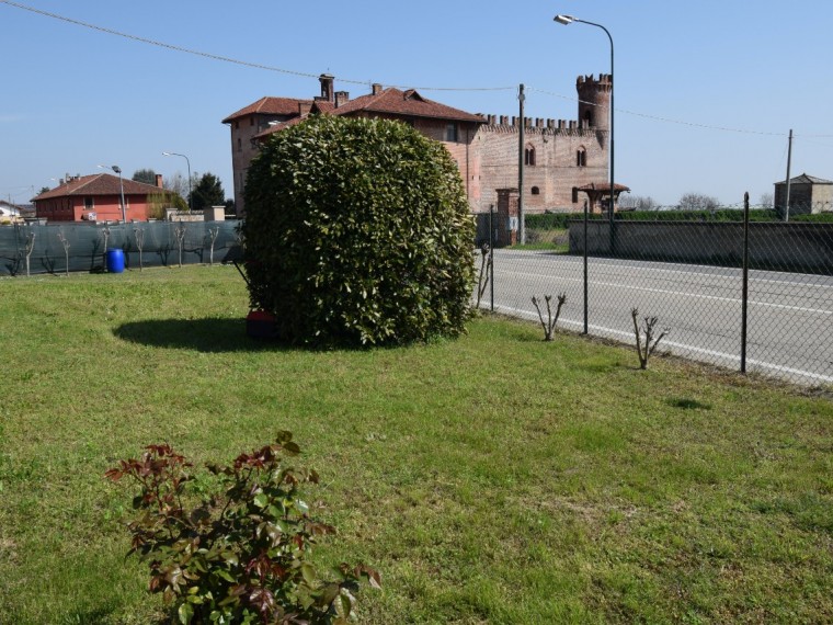 Buriasco---Alloggio-con-terrazzo-e-box-auto