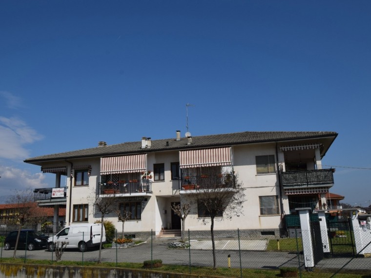 Buriasco---Alloggio-con-terrazzo-e-box-auto