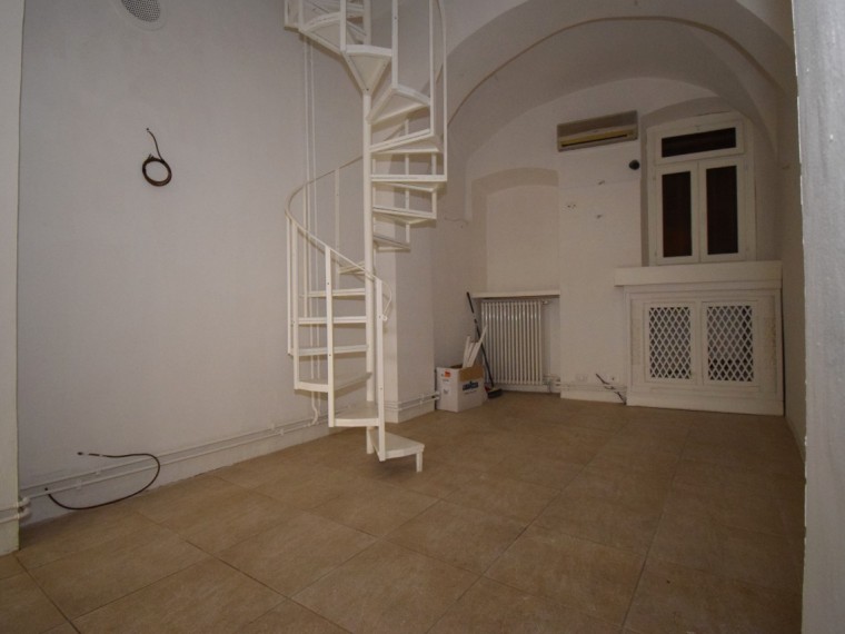 Pinerolo---Locale-commerciale-ristrutturato
