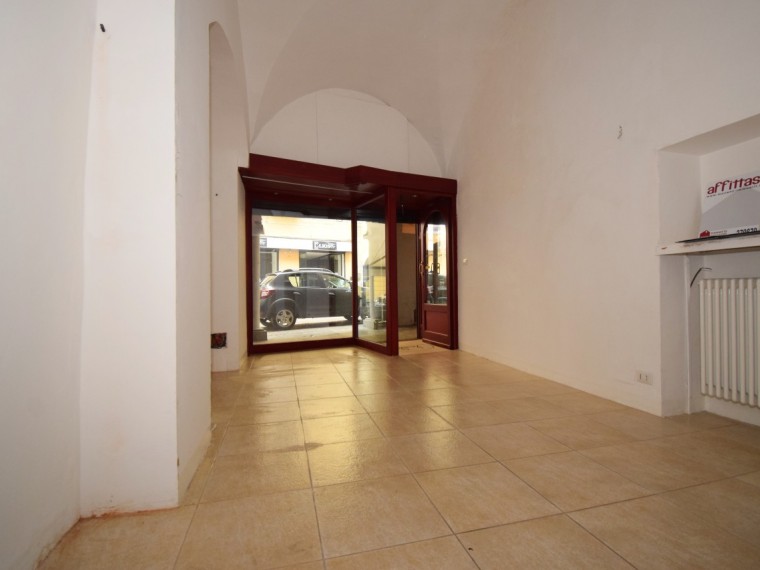 Pinerolo---Locale-commerciale-ristrutturato