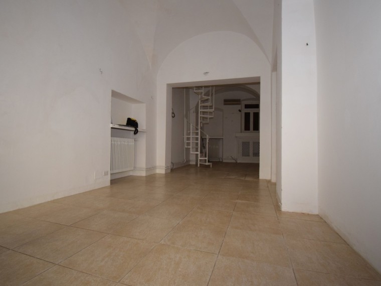 Pinerolo---Locale-commerciale-ristrutturato