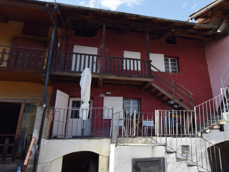 Pinasca---Casetta-semindipendente-con-giardinetto.