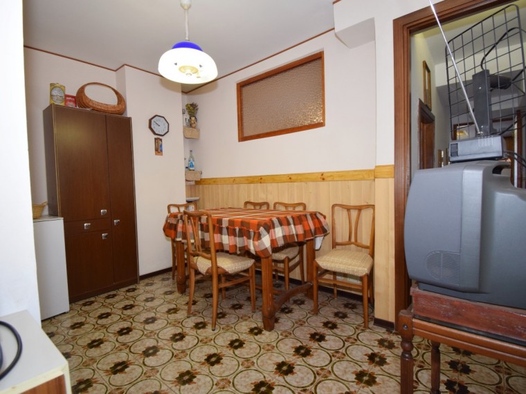 Fenestrelle---Alloggio-trilocale-termo-autonomo-con-posto-auto