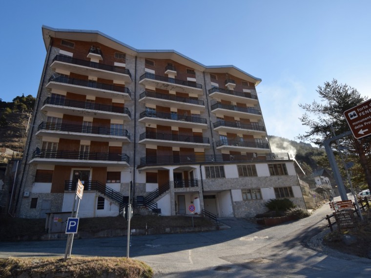 Fenestrelle---Alloggio-trilocale-termo-autonomo-con-posto-auto